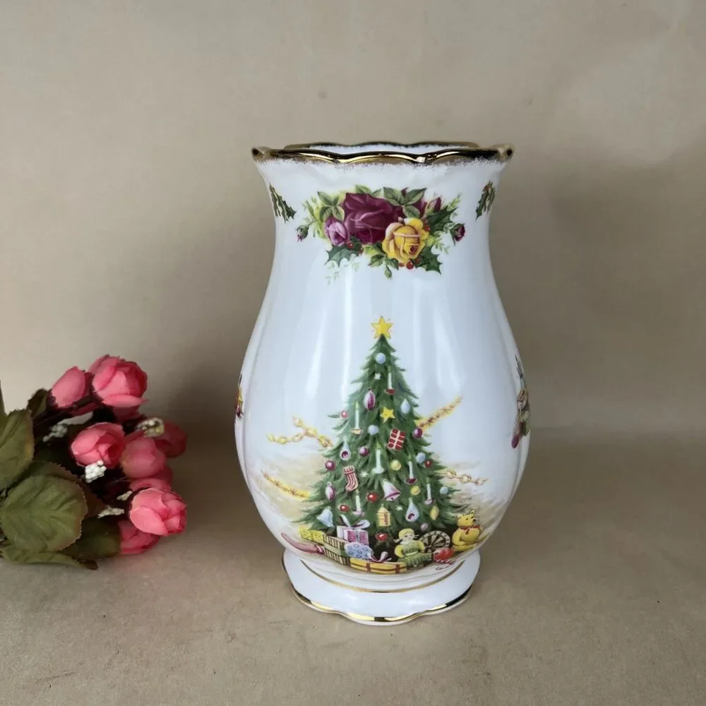 Royal Albert Old Country Roses Christmas Magic Gainsborough‎ Vase 6 5/8” W/ Box